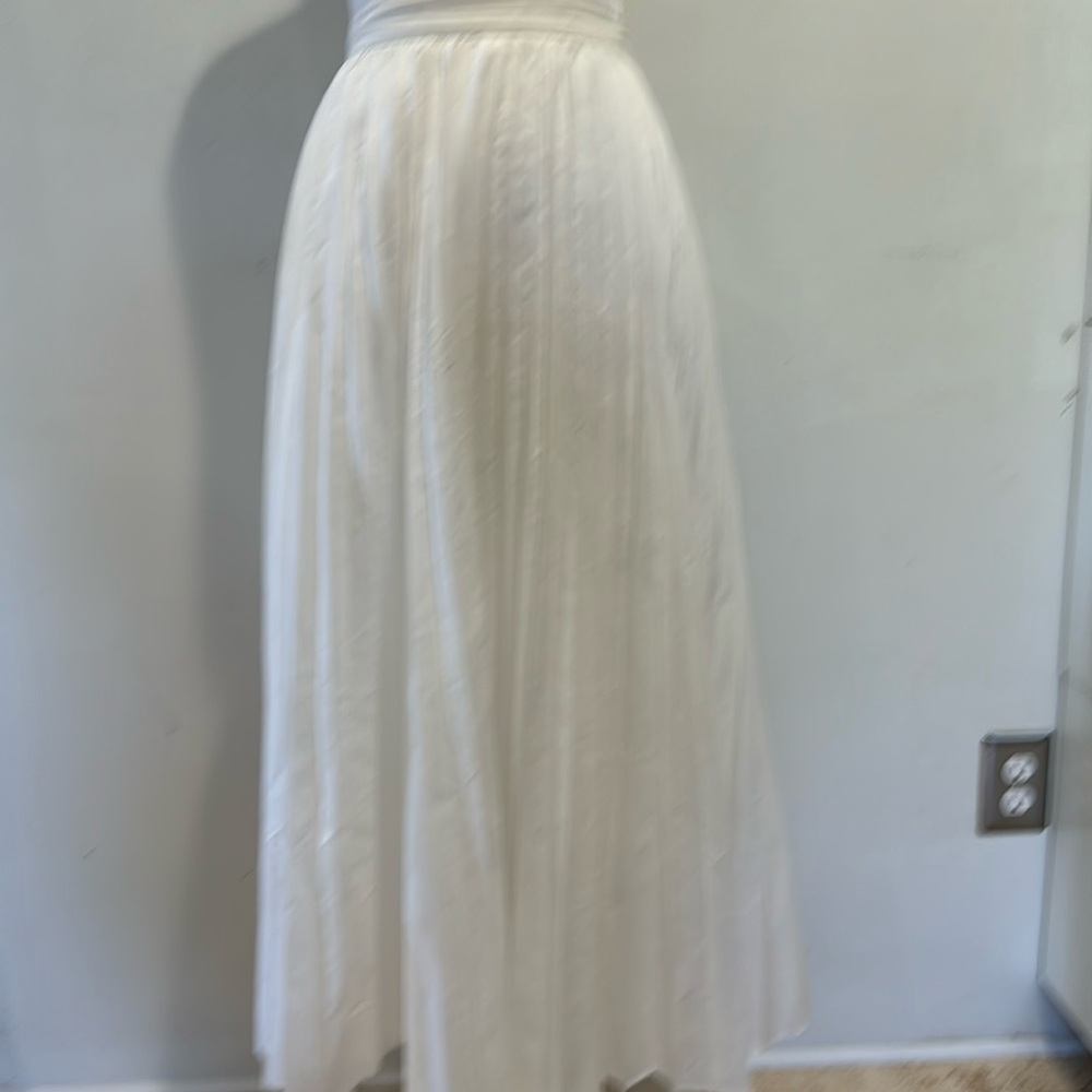 White pleaded skirt